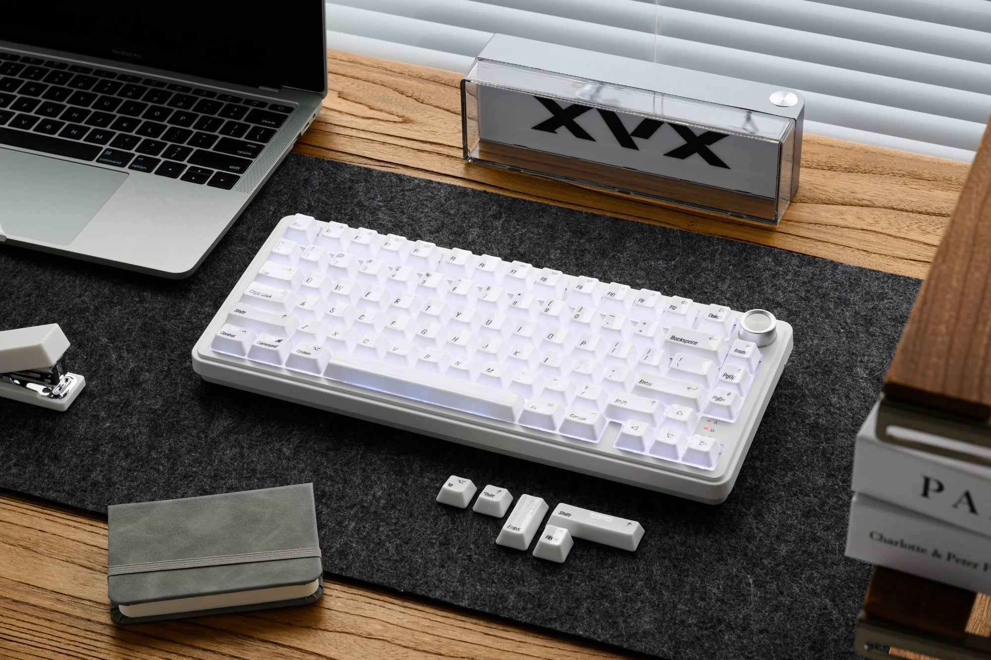 XVX Minimal Italic Ceramic Keycaps Black on White