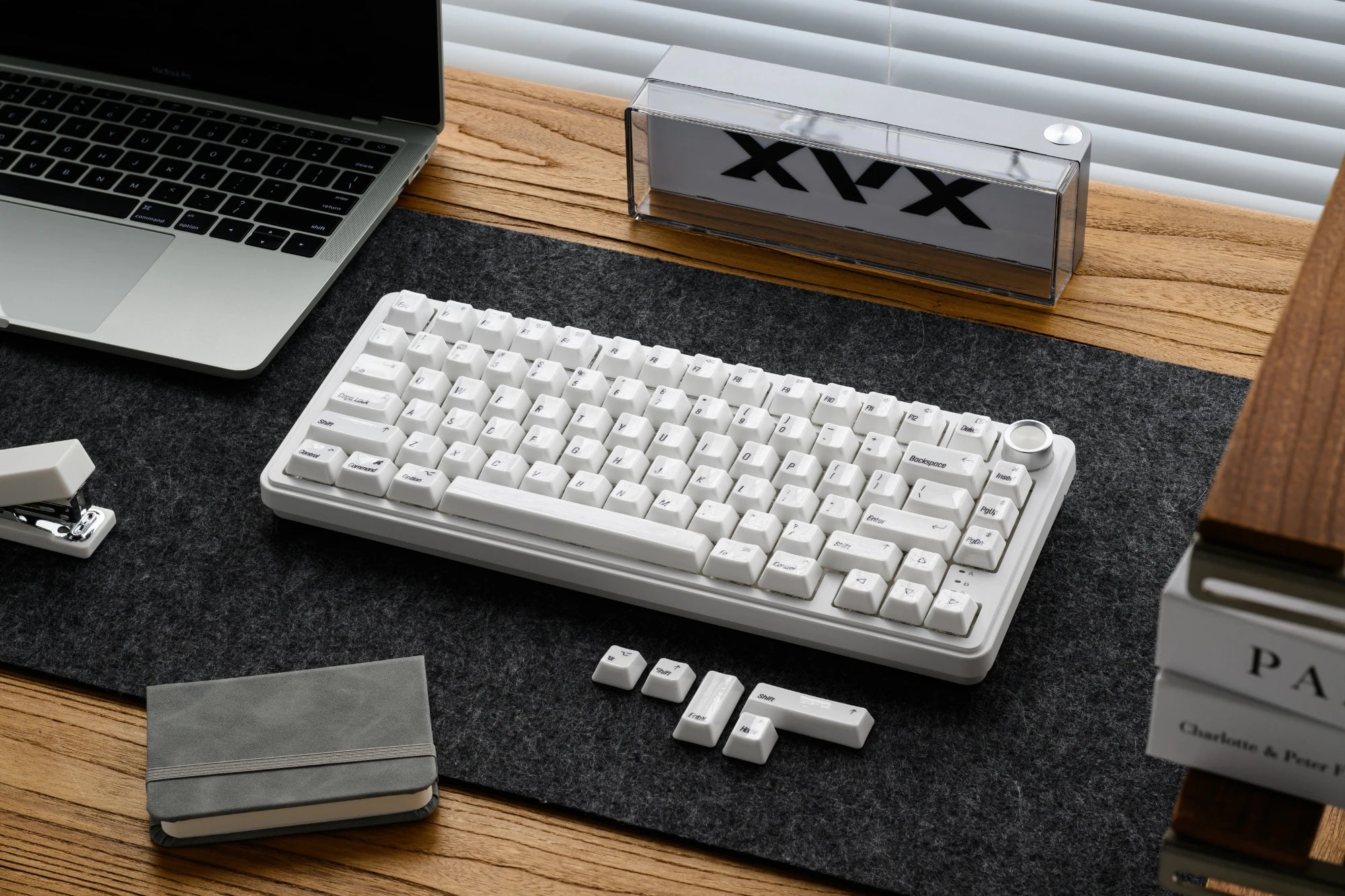 XVX Minimal Italic Ceramic Keycaps Black on White