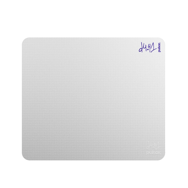 Pulsar d4v41 Gaming Mousepad